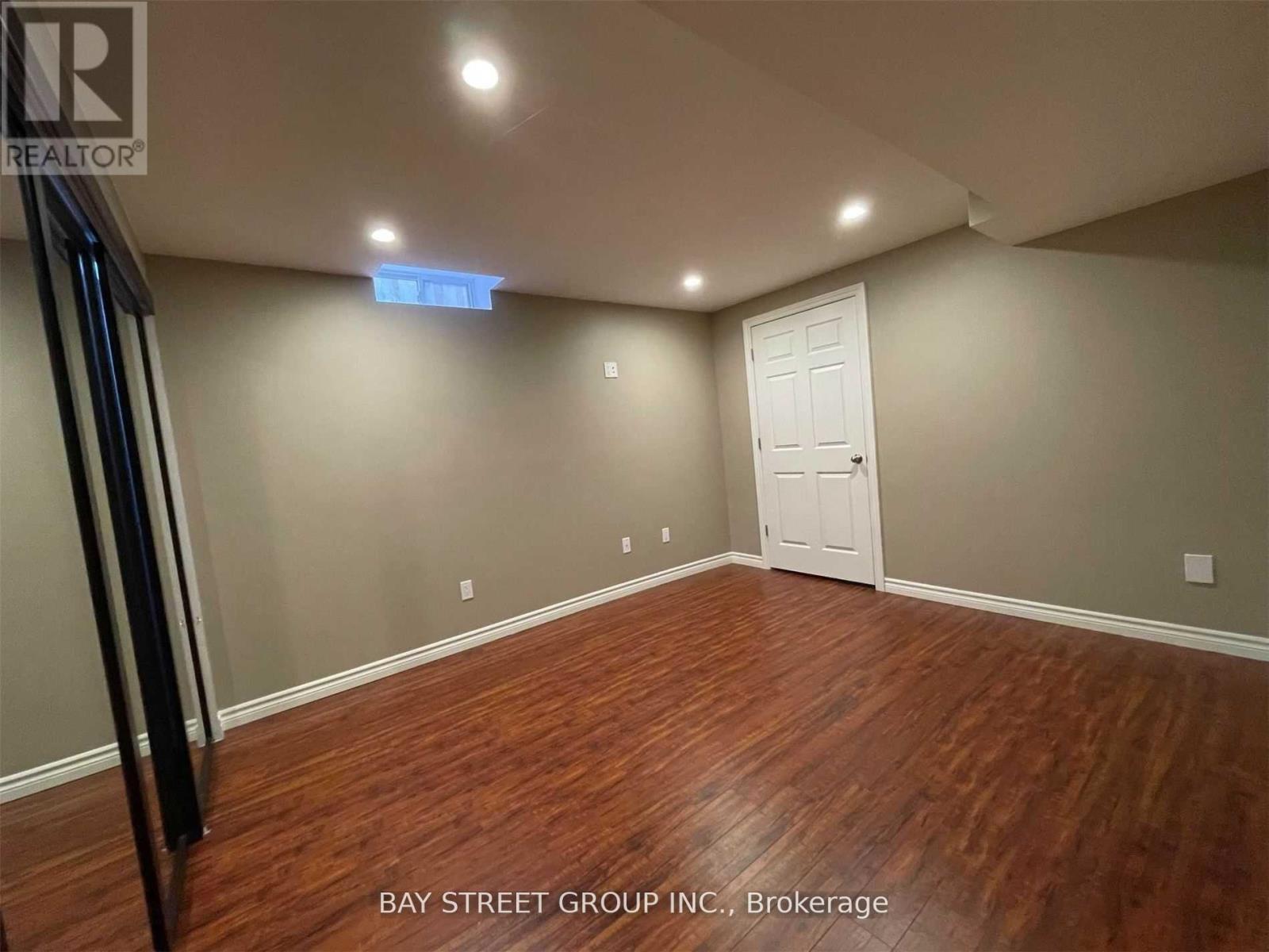 2079 Pineview Drive, Oakville, Ontario  L6H 5M5 - Photo 29 - W12751456