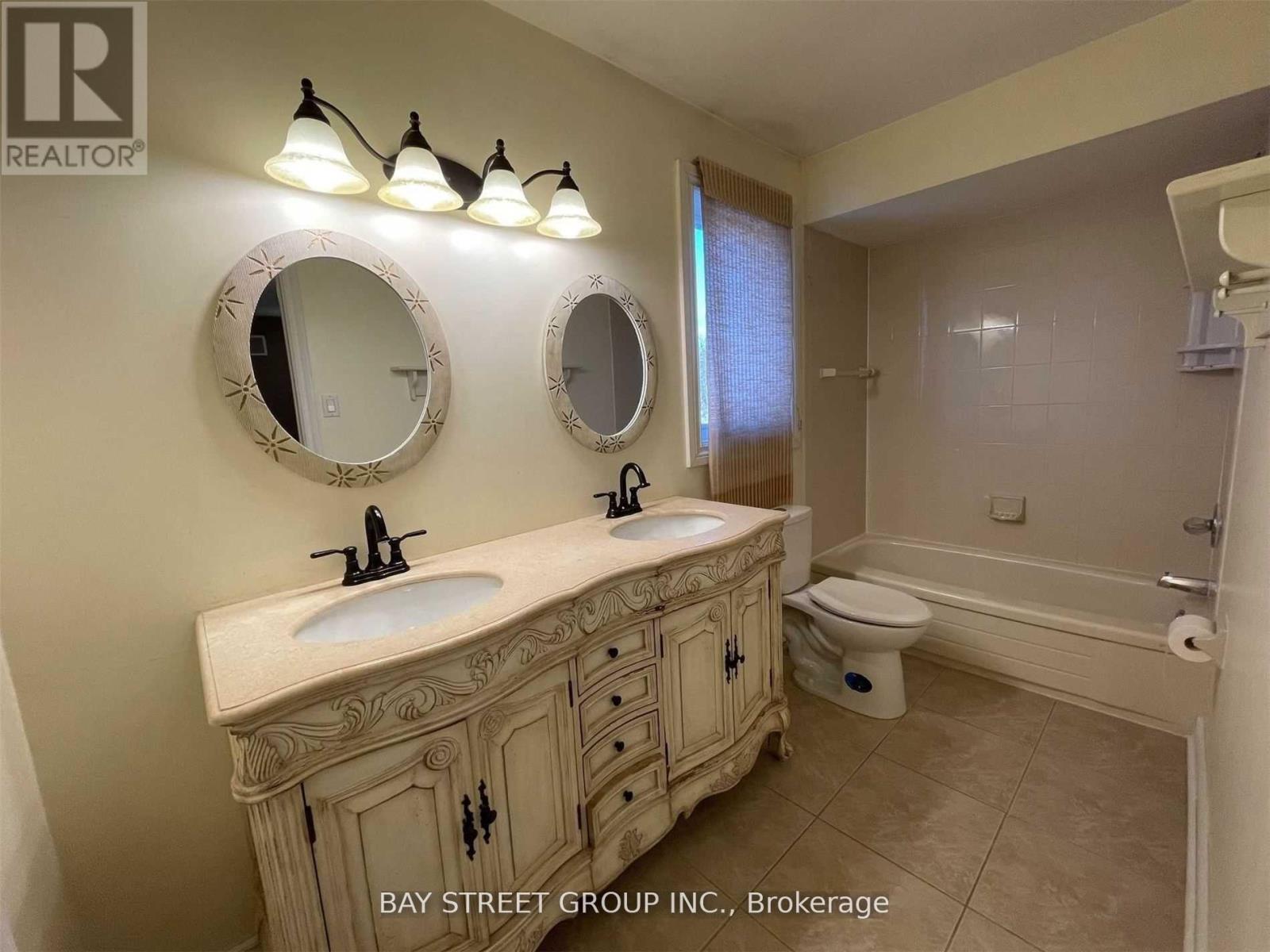 2079 Pineview Drive, Oakville, Ontario  L6H 5M5 - Photo 22 - W12751456