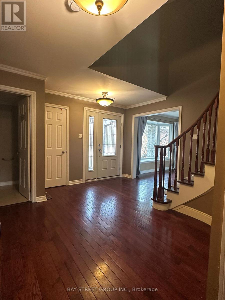 2079 Pineview Drive, Oakville, Ontario  L6H 5M5 - Photo 6 - W12751456