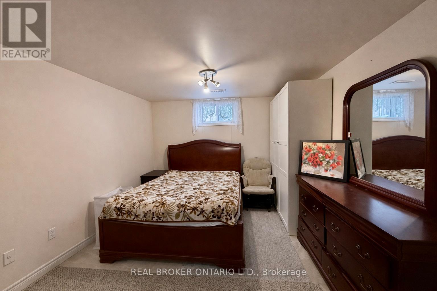 Lower - 1602 Coram Crescent, Mississauga, Ontario  L4X 1K9 - Photo 11 - W12809626