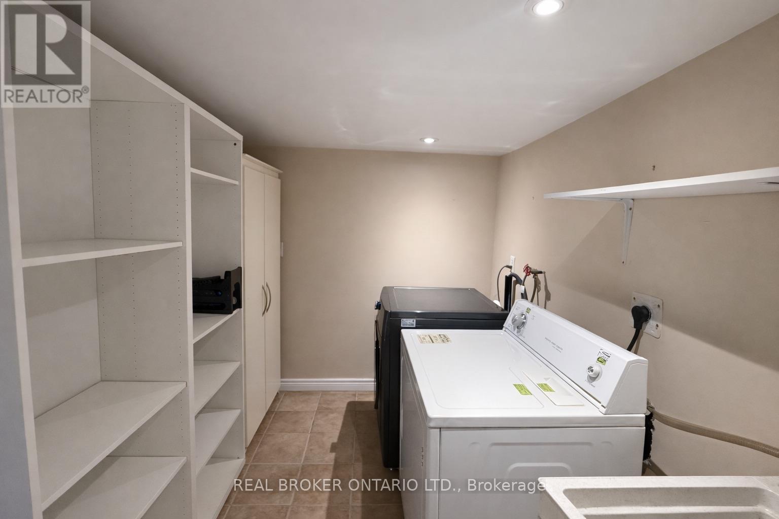 Lower - 1602 Coram Crescent, Mississauga, Ontario  L4X 1K9 - Photo 13 - W12809626