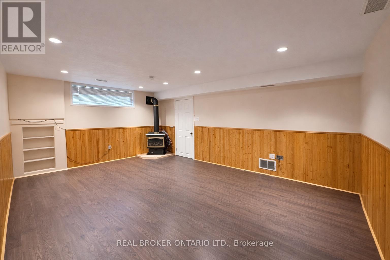 Lower - 1602 Coram Crescent, Mississauga, Ontario  L4X 1K9 - Photo 2 - W12809626