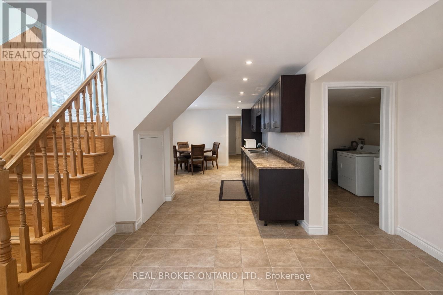 Lower - 1602 Coram Crescent, Mississauga, Ontario  L4X 1K9 - Photo 4 - W12809626