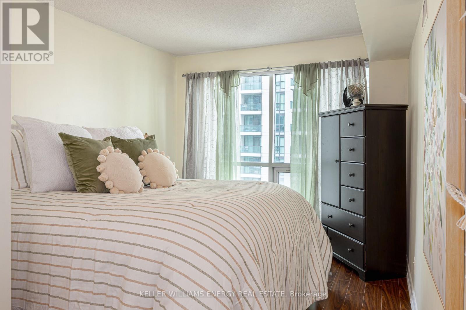 1604 - 10 Yonge Street, Toronto, Ontario  M5E 1R4 - Photo 17 - C12873048