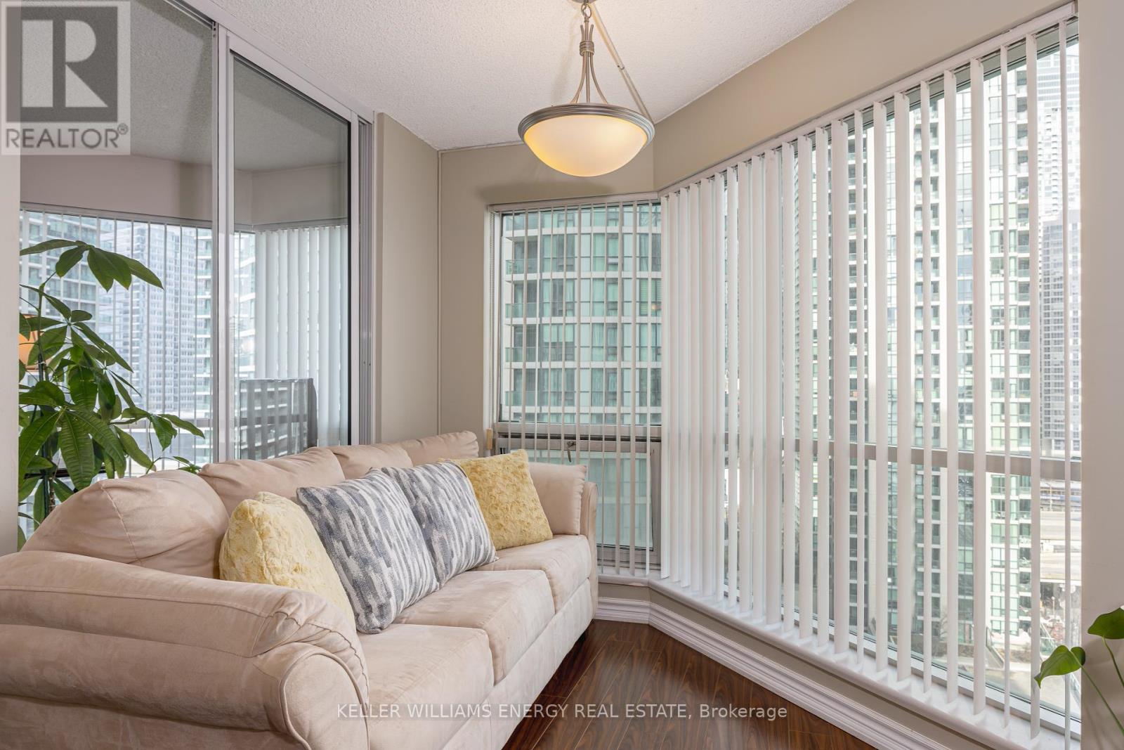 1604 - 10 Yonge Street, Toronto, Ontario  M5E 1R4 - Photo 9 - C12873048