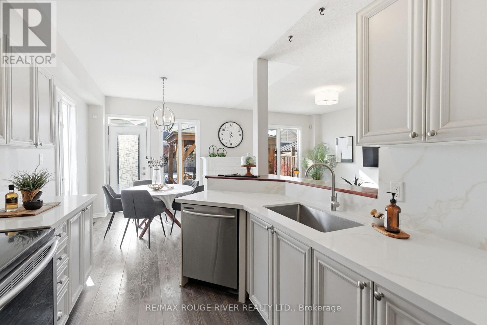 46 Sandford Crescent, Whitby, Ontario  L1R 2R9 - Photo 9 - E12873100