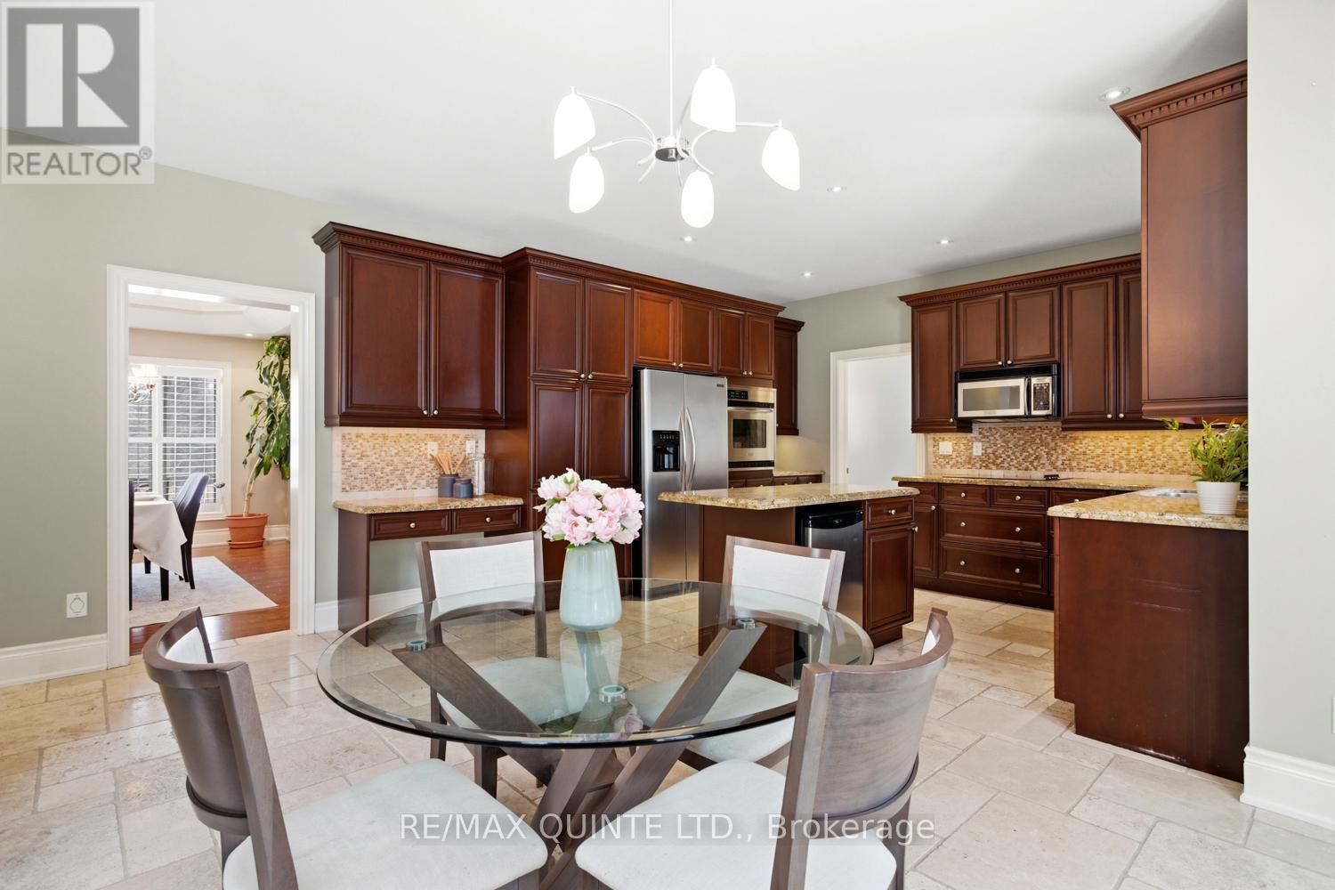 2 Treeview Avenue, Whitchurch-Stouffville, Ontario  L4A 1R1 - Photo 10 - N12873230