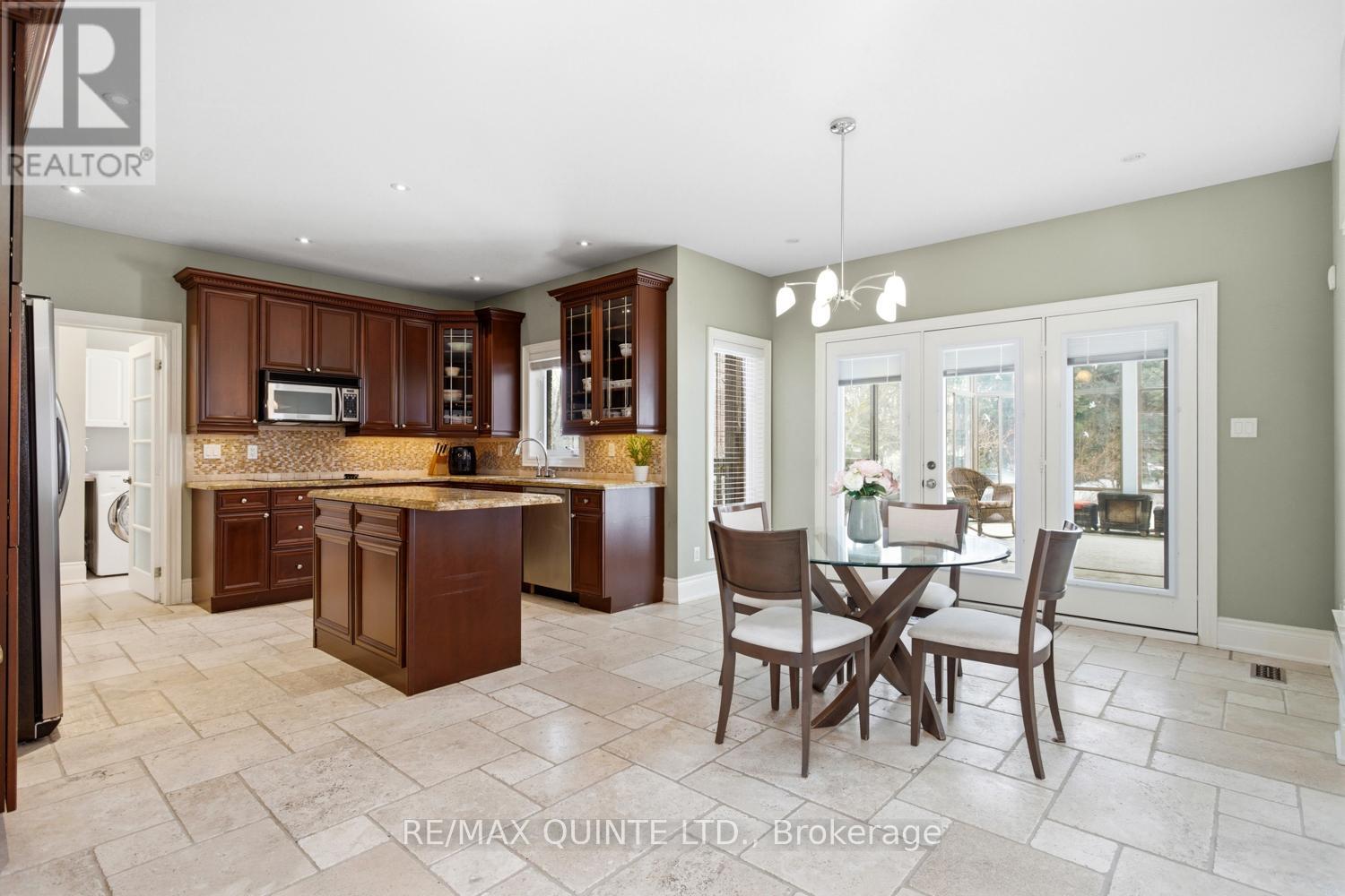 2 Treeview Avenue, Whitchurch-Stouffville, Ontario  L4A 1R1 - Photo 7 - N12873230