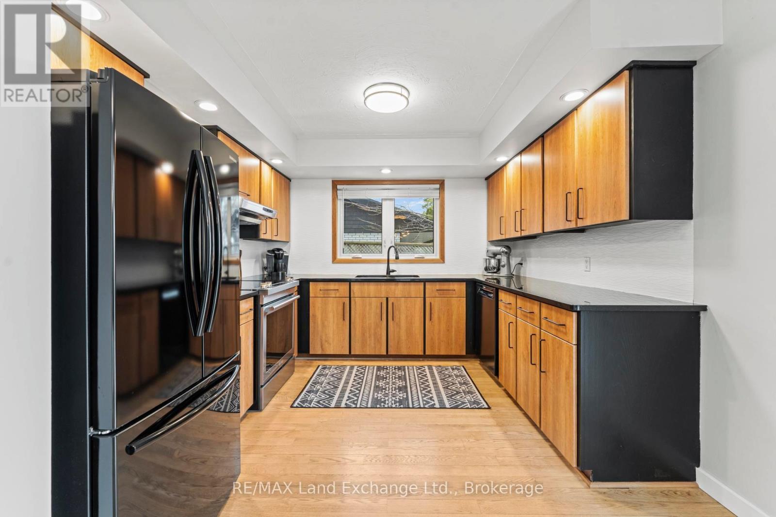 222 Penetangore Row, Kincardine, Ontario  N2Z 2P6 - Photo 11 - X12873110