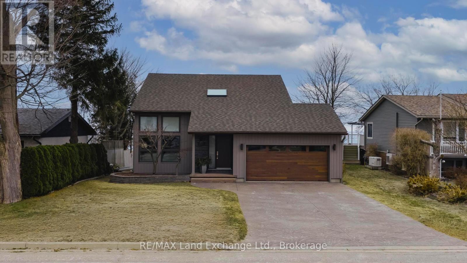 222 Penetangore Row, Kincardine, Ontario  N2Z 2P6 - Photo 3 - X12873110