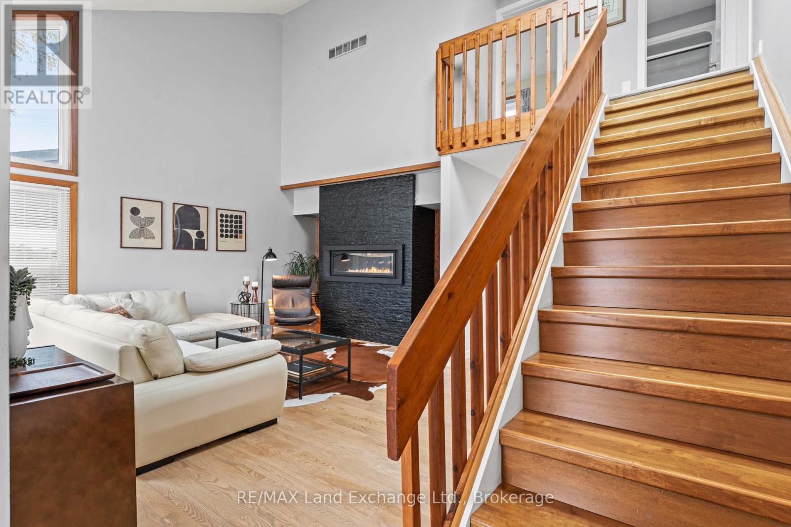 222 Penetangore Row, Kincardine, Ontario  N2Z 2P6 - Photo 5 - X12873110