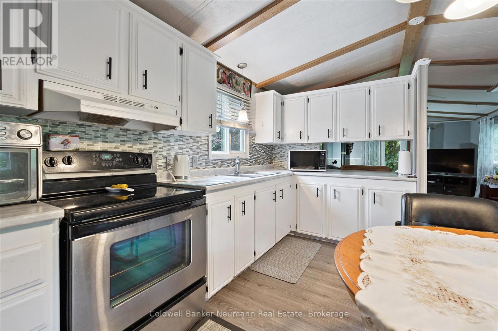 93 Maple - 1294 Concession 8 Road W, Hamilton, Ontario  N0B 2J0 - Photo 12 - X12873164