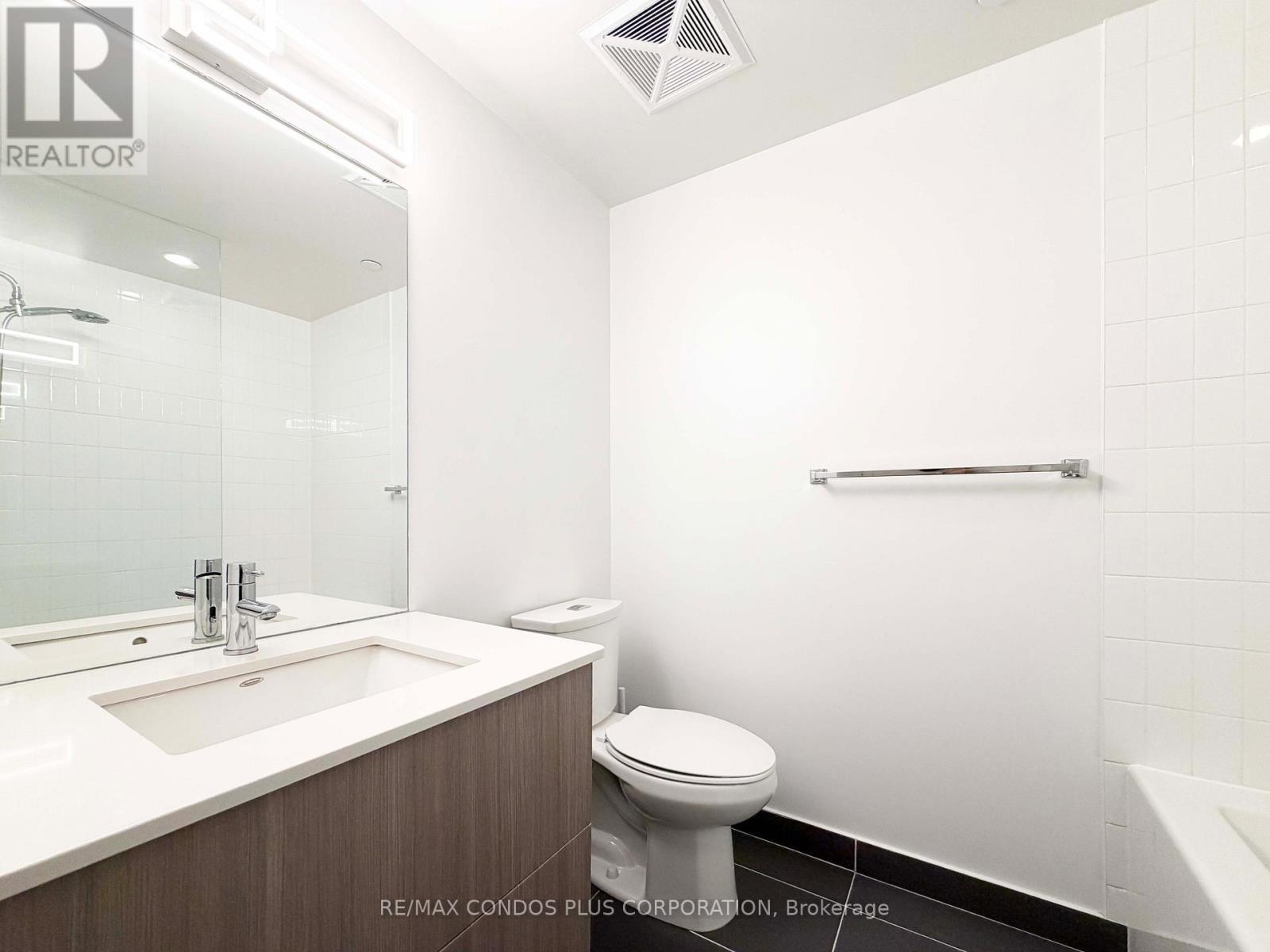 2410 - 210 Simcoe Street, Toronto, Ontario  M5T 0A9 - Photo 11 - C12873158