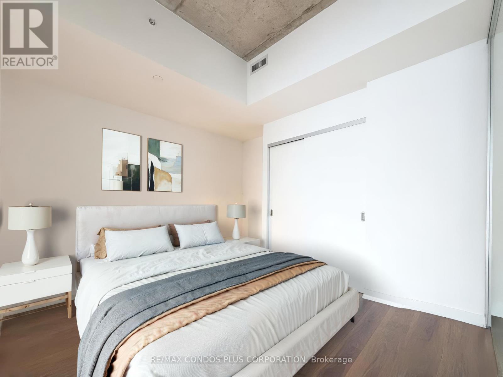 2410 - 210 Simcoe Street, Toronto, Ontario  M5T 0A9 - Photo 7 - C12873158