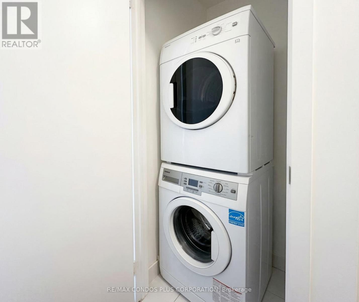 2410 - 210 Simcoe Street, Toronto, Ontario  M5T 0A9 - Photo 9 - C12873158