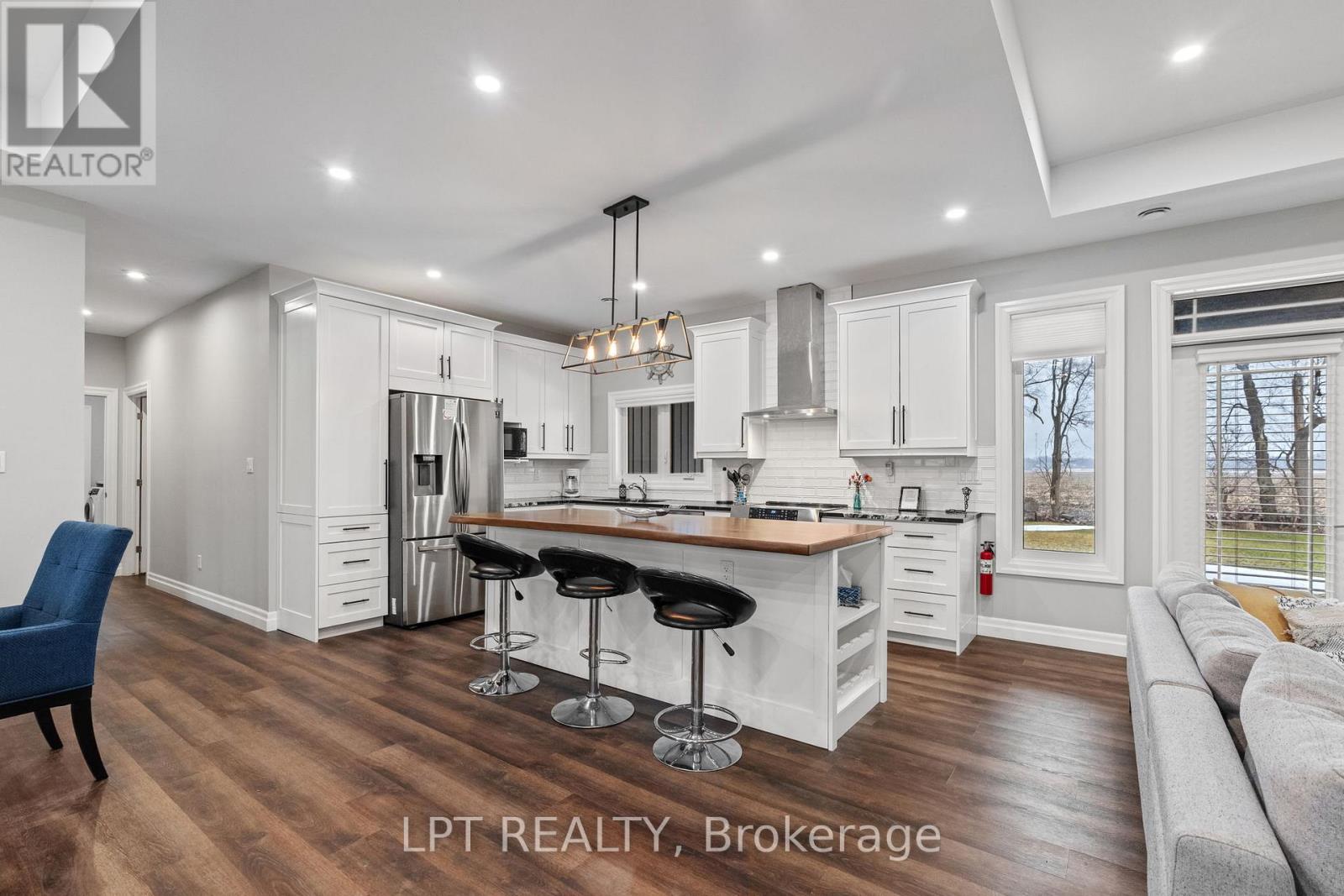 8439 Lazy Lane, Lambton Shores, Ontario  N0M 2N0 - Photo 10 - X12873068