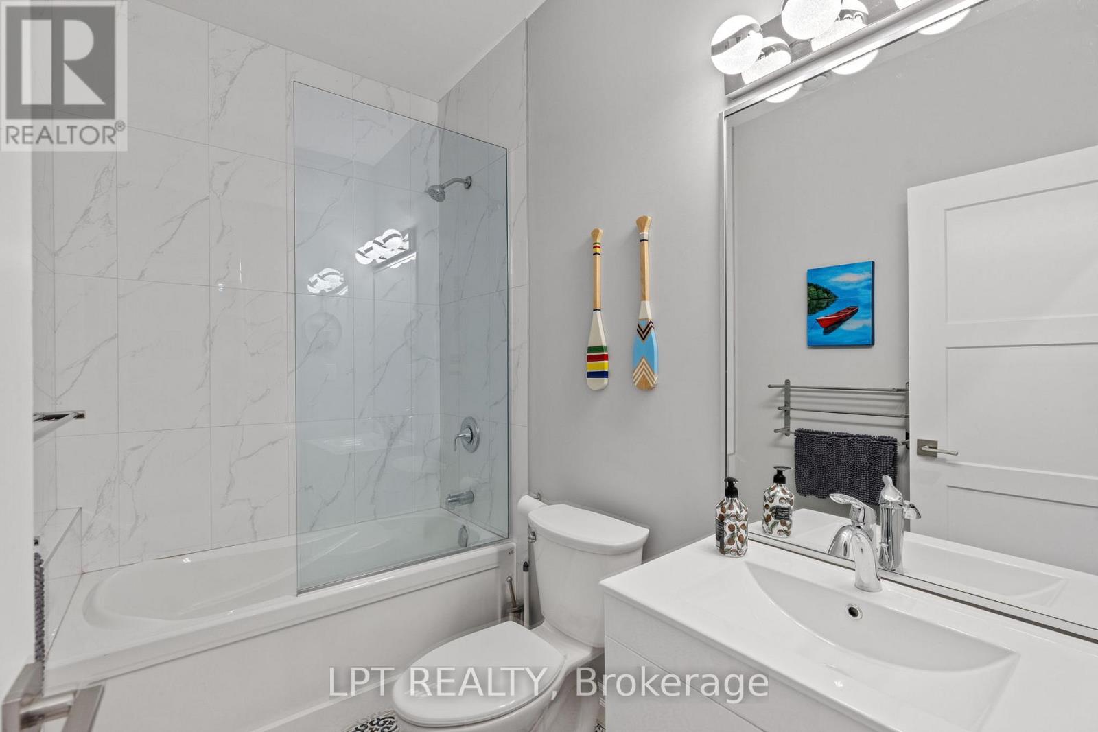 8439 Lazy Lane, Lambton Shores, Ontario  N0M 2N0 - Photo 16 - X12873068