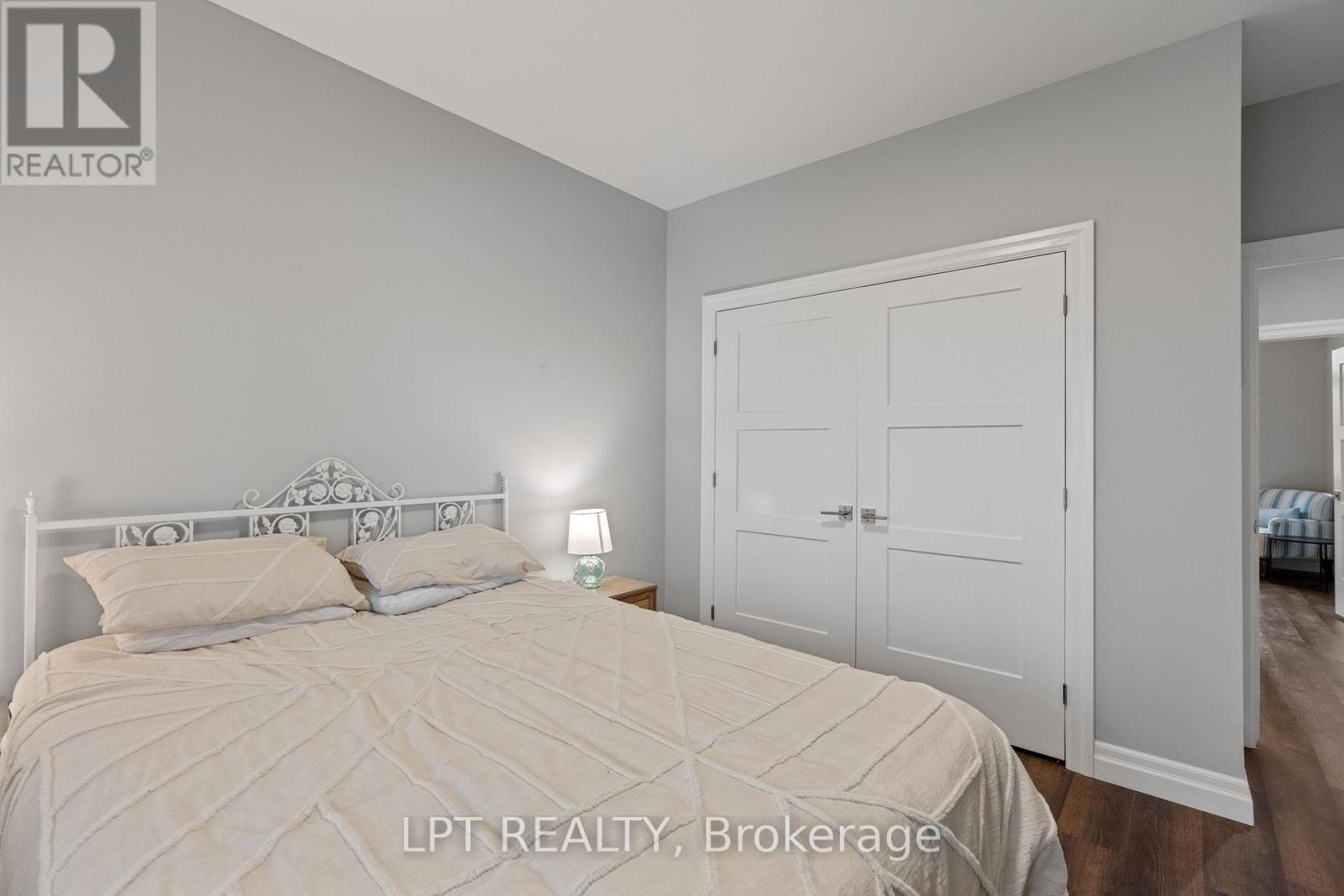 8439 Lazy Lane, Lambton Shores, Ontario  N0M 2N0 - Photo 18 - X12873068