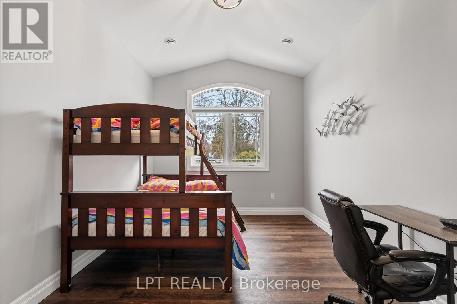 8439 Lazy Lane, Lambton Shores, Ontario  N0M 2N0 - Photo 20 - X12873068