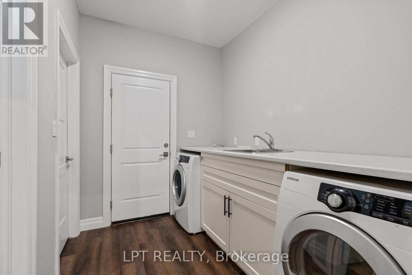 8439 Lazy Lane, Lambton Shores, Ontario  N0M 2N0 - Photo 21 - X12873068