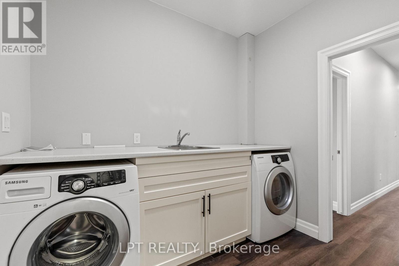 8439 Lazy Lane, Lambton Shores, Ontario  N0M 2N0 - Photo 22 - X12873068