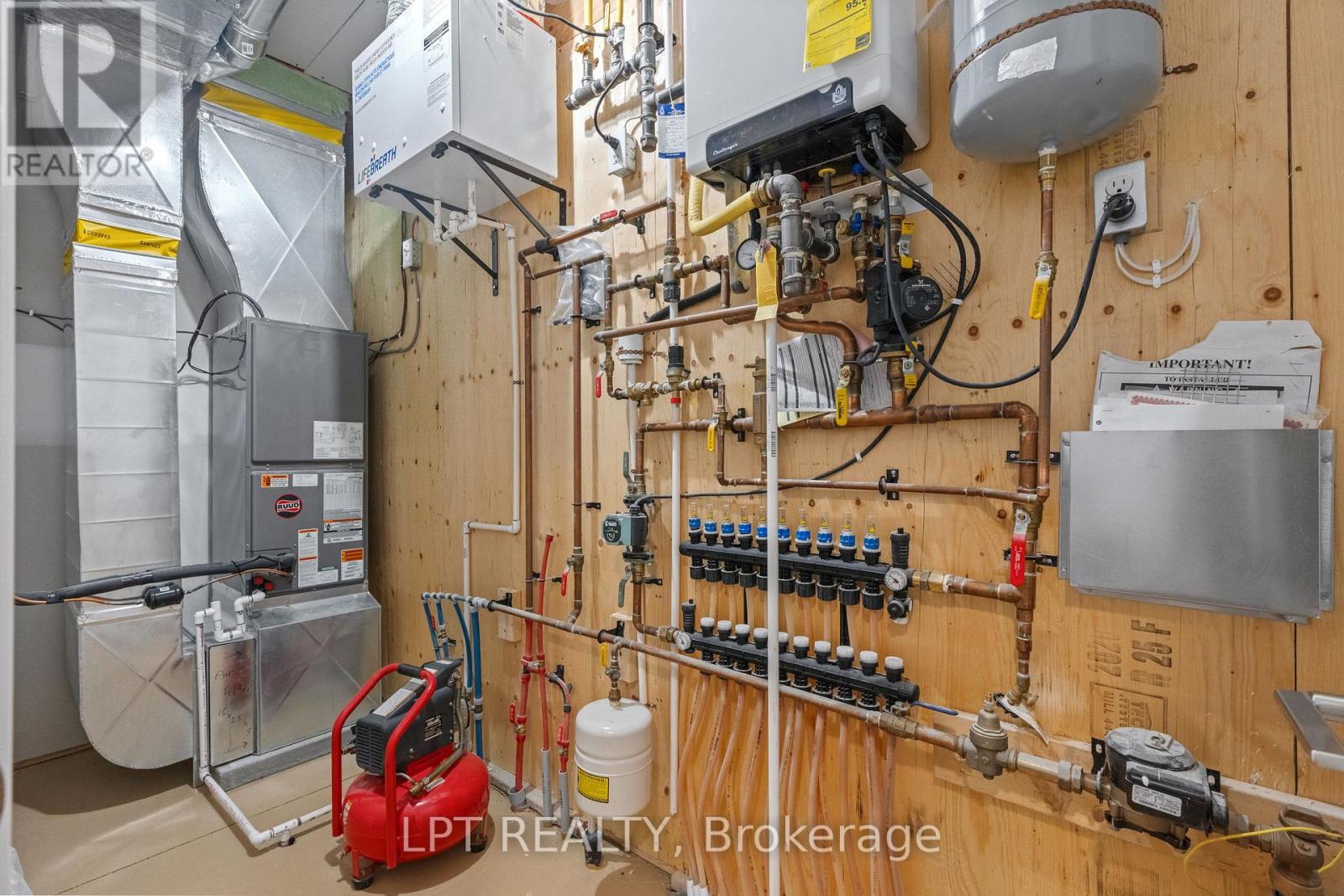 8439 Lazy Lane, Lambton Shores, Ontario  N0M 2N0 - Photo 23 - X12873068