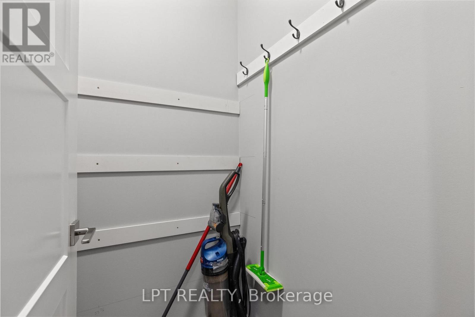 8439 Lazy Lane, Lambton Shores, Ontario  N0M 2N0 - Photo 24 - X12873068