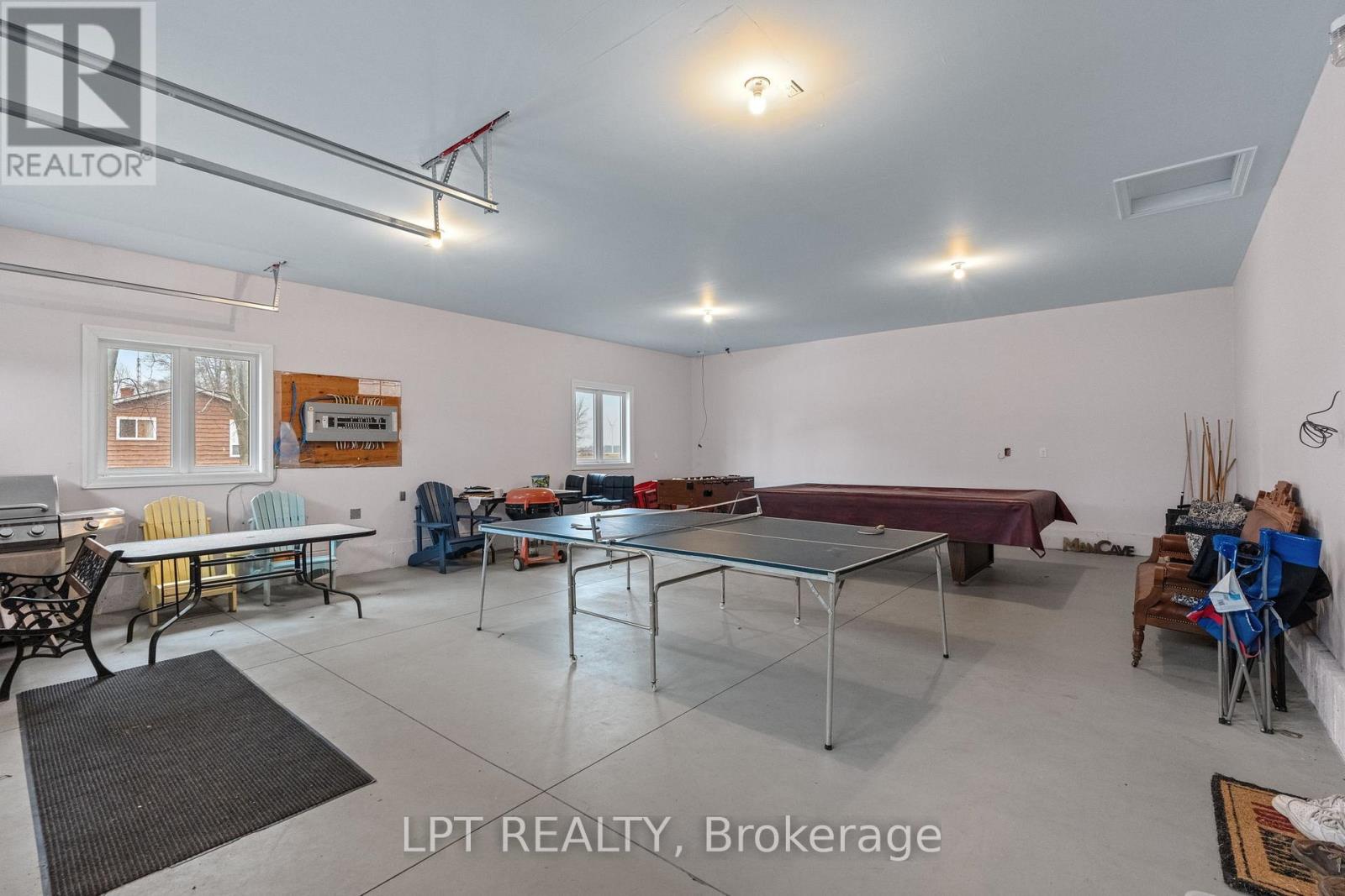 8439 Lazy Lane, Lambton Shores, Ontario  N0M 2N0 - Photo 31 - X12873068
