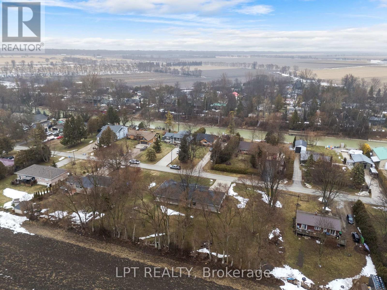 8439 Lazy Lane, Lambton Shores, Ontario  N0M 2N0 - Photo 35 - X12873068