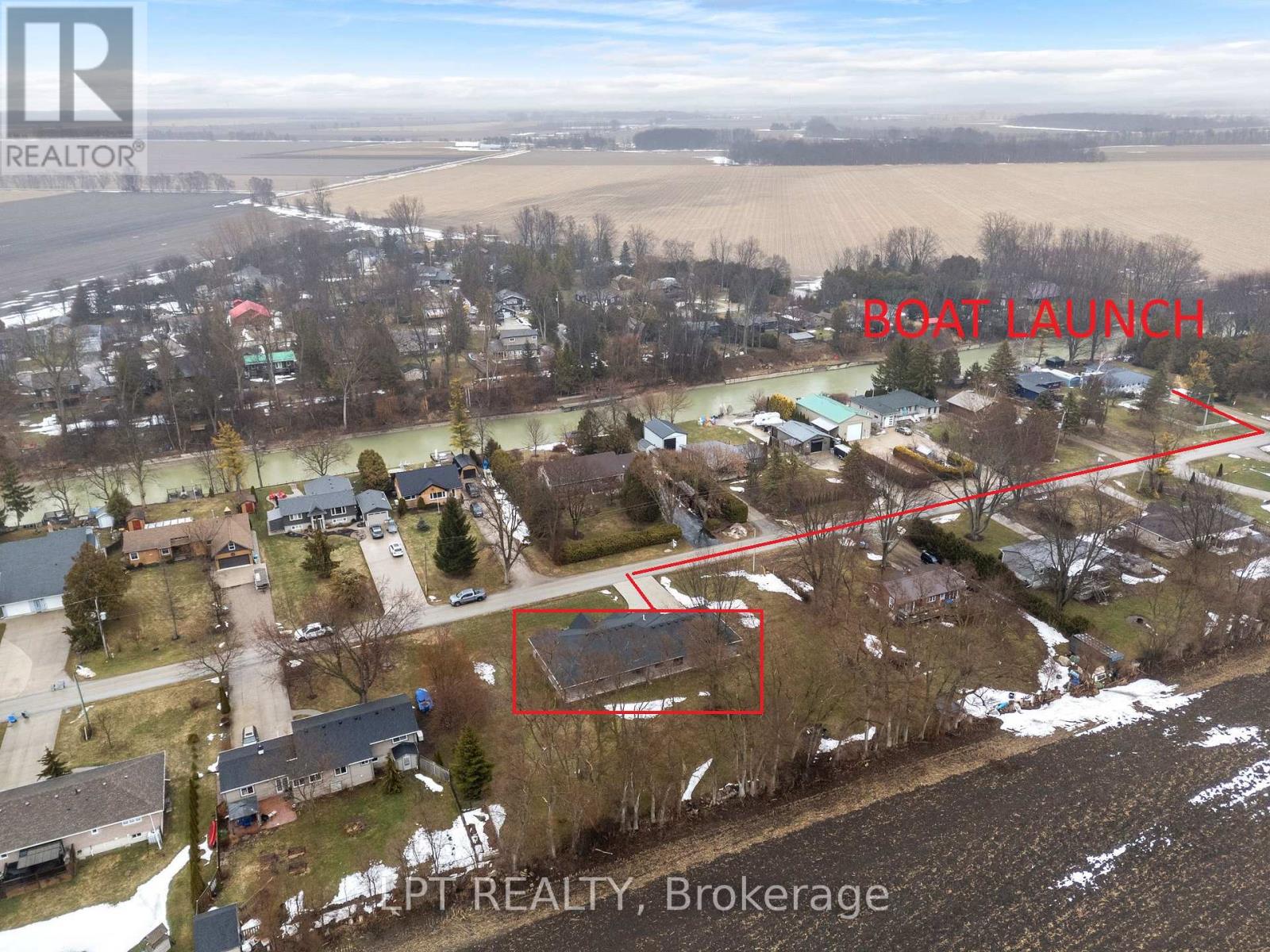 8439 Lazy Lane, Lambton Shores, Ontario  N0M 2N0 - Photo 4 - X12873068