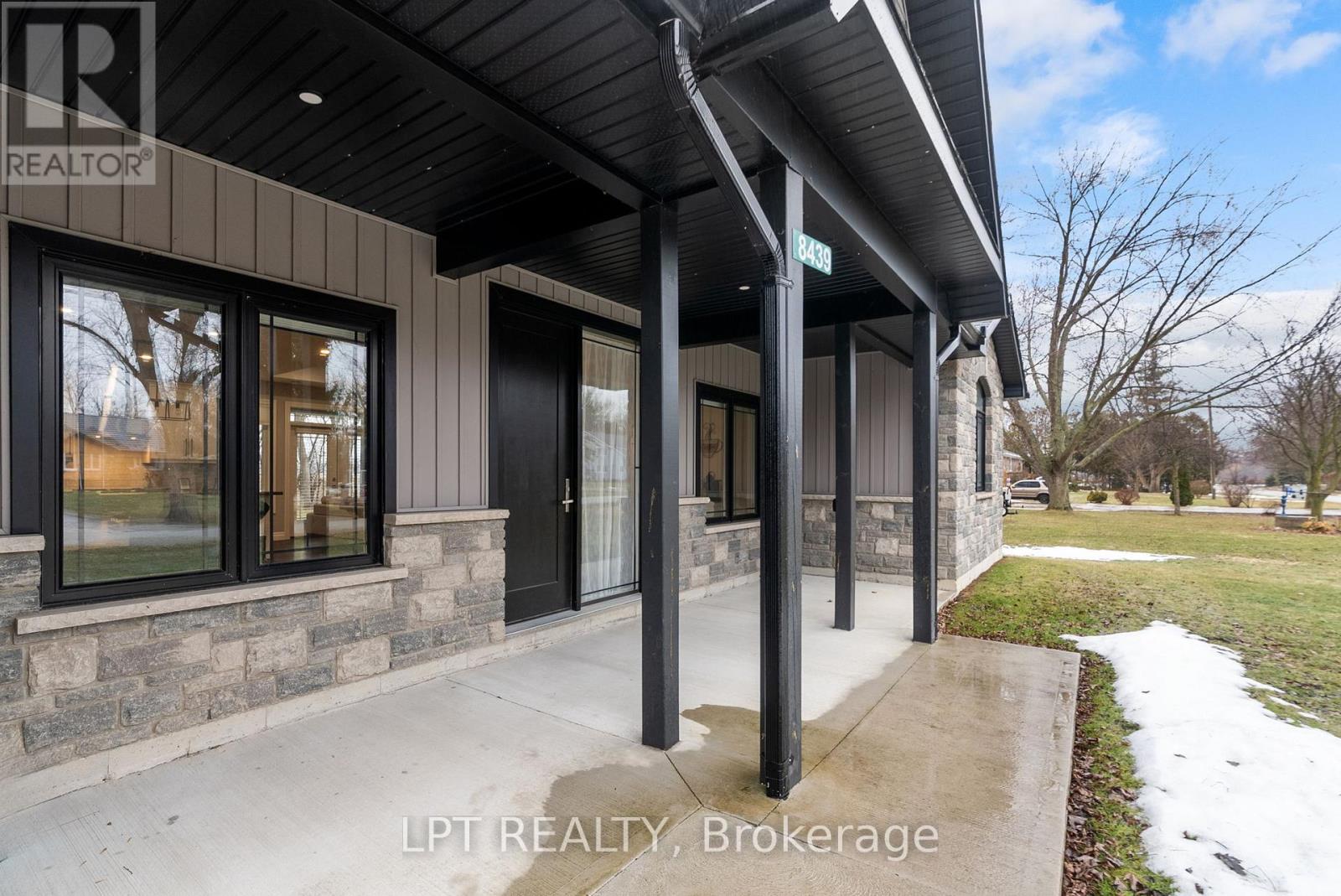 8439 Lazy Lane, Lambton Shores, Ontario  N0M 2N0 - Photo 40 - X12873068