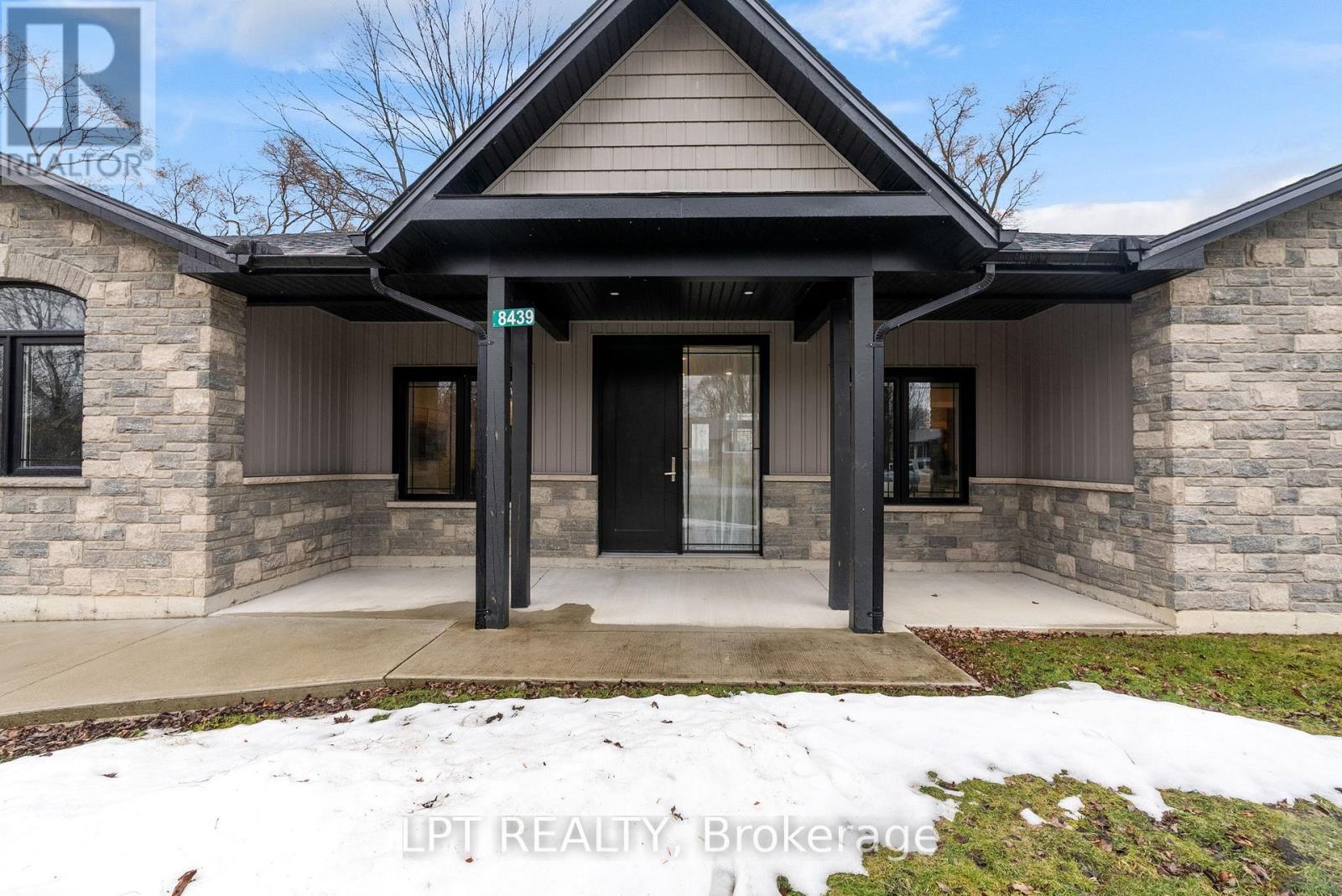 8439 Lazy Lane, Lambton Shores, Ontario  N0M 2N0 - Photo 41 - X12873068