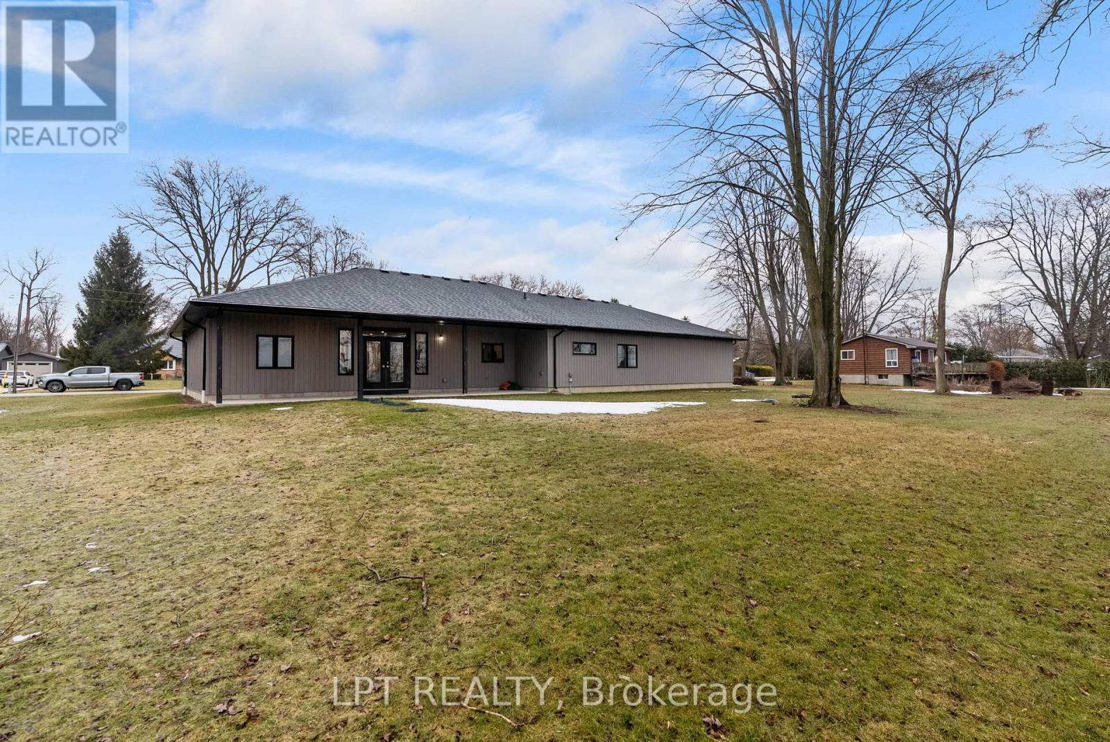 8439 Lazy Lane, Lambton Shores, Ontario  N0M 2N0 - Photo 48 - X12873068