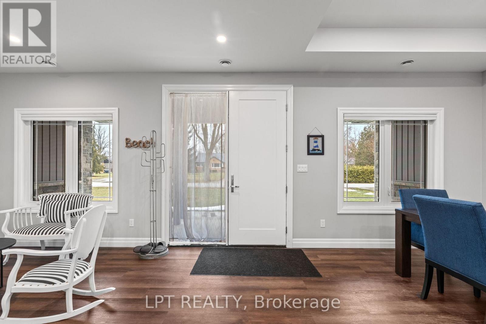 8439 Lazy Lane, Lambton Shores, Ontario  N0M 2N0 - Photo 5 - X12873068