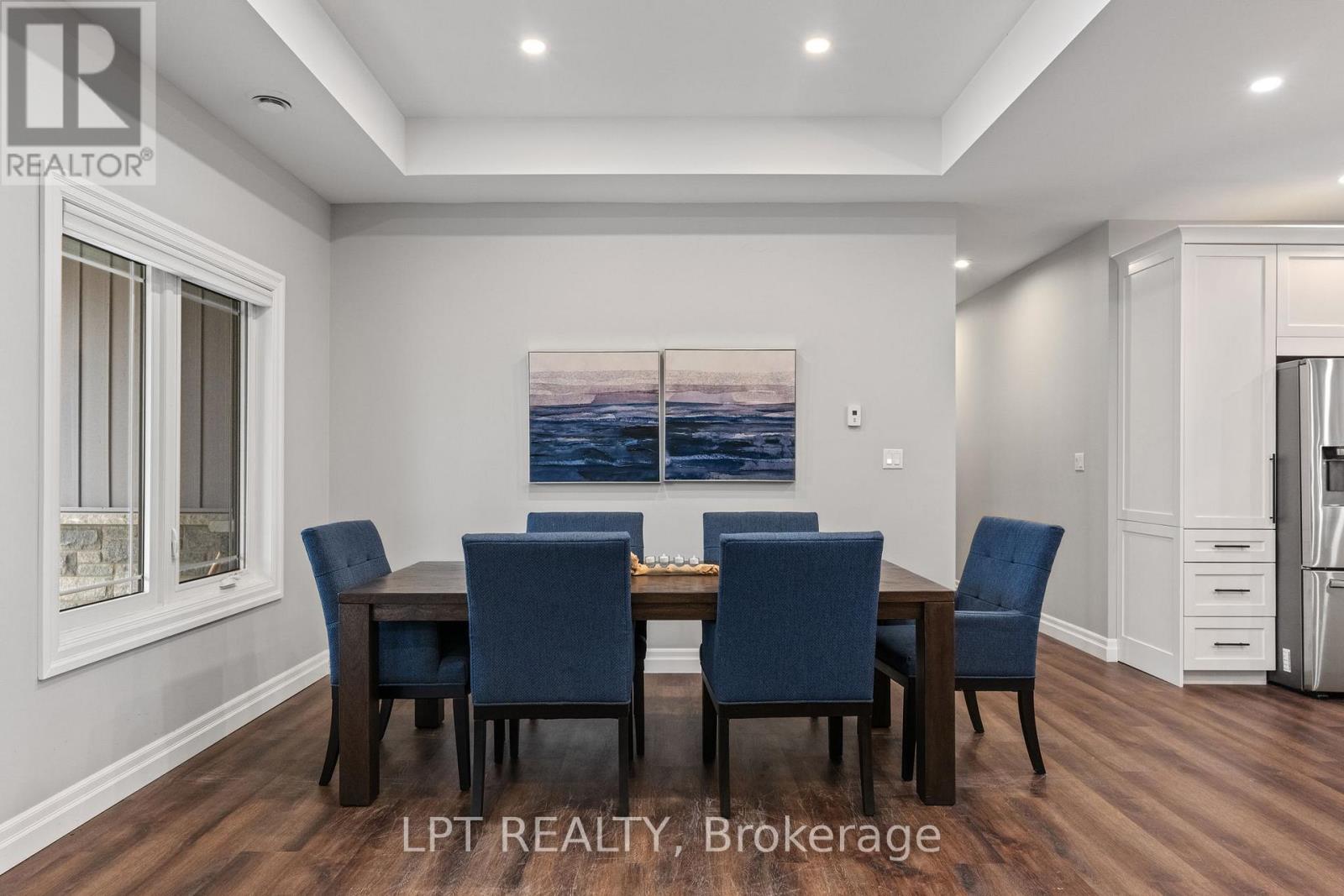 8439 Lazy Lane, Lambton Shores, Ontario  N0M 2N0 - Photo 9 - X12873068