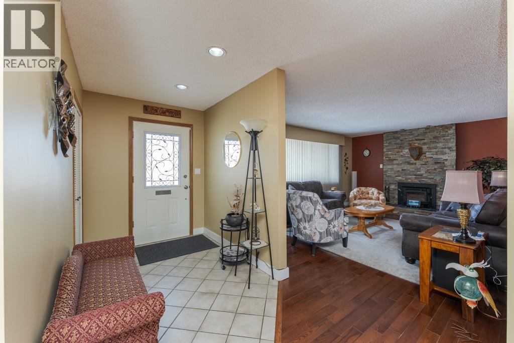 592 Radcliffe Drive, Prince George, British Columbia  V2M 3N6 - Photo 3 - R3098845