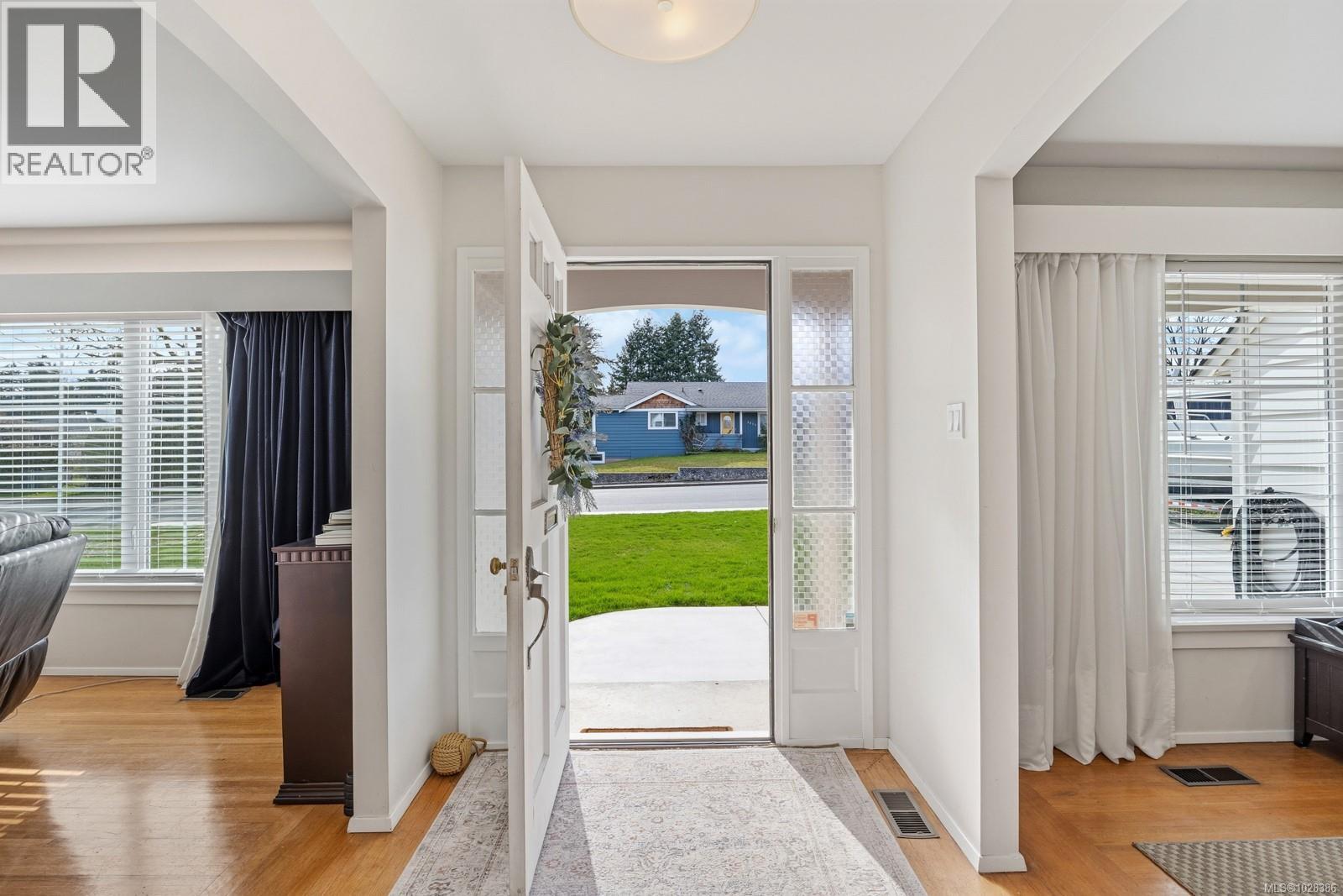 1814 Grieve Ave, Courtenay, British Columbia  V9W 2W7 - Photo 4 - 1028386