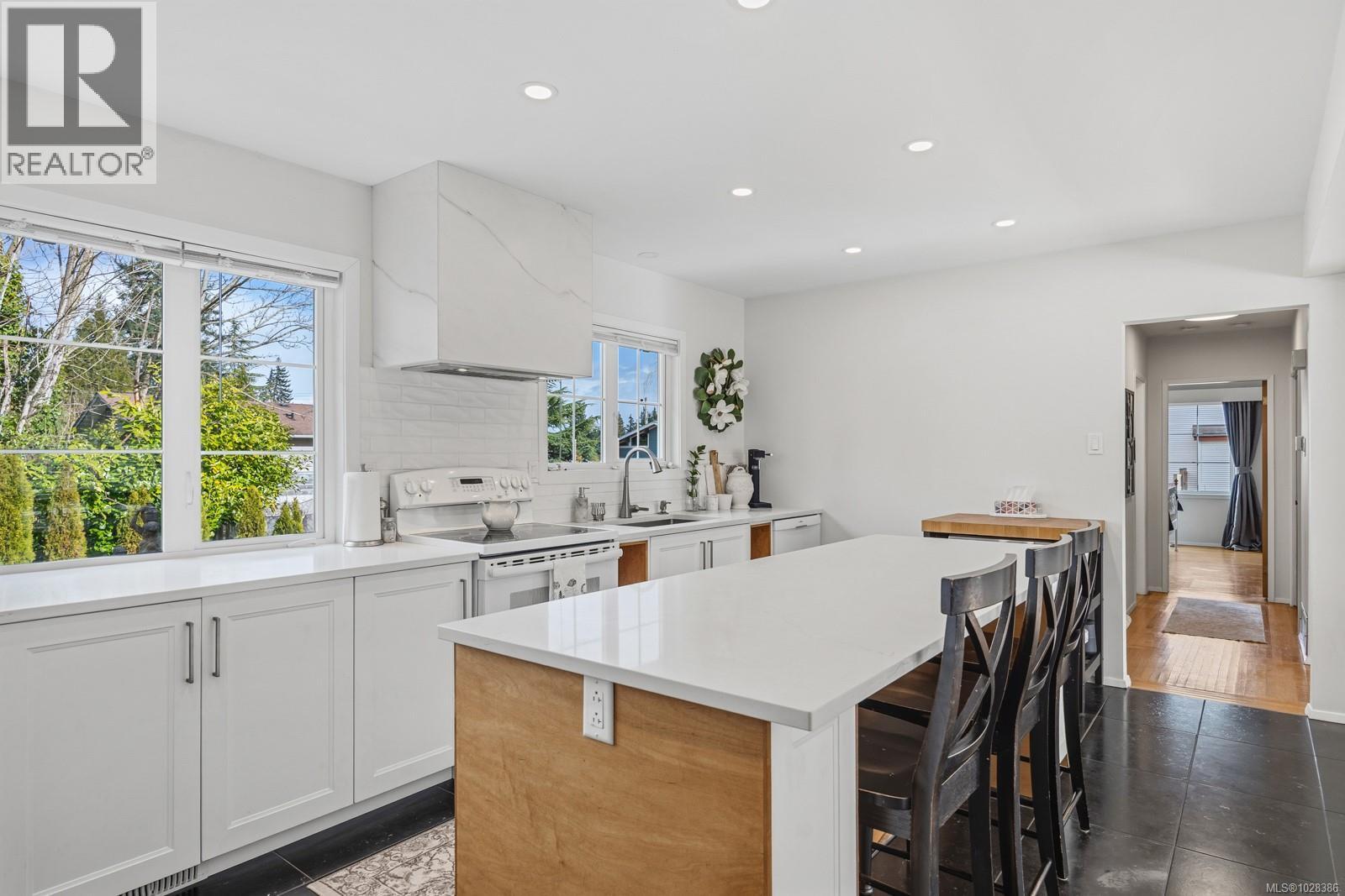 1814 Grieve Ave, Courtenay, British Columbia  V9W 2W7 - Photo 9 - 1028386