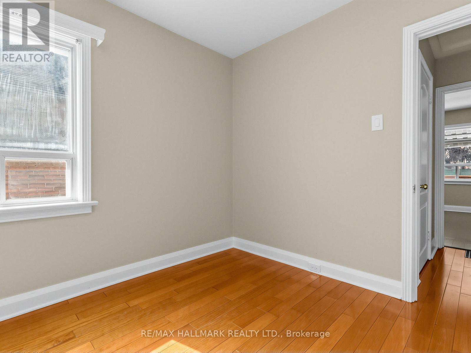 84 St Hubert Avenue, Toronto, Ontario  M4J 3Z5 - Photo 10 - E12873224