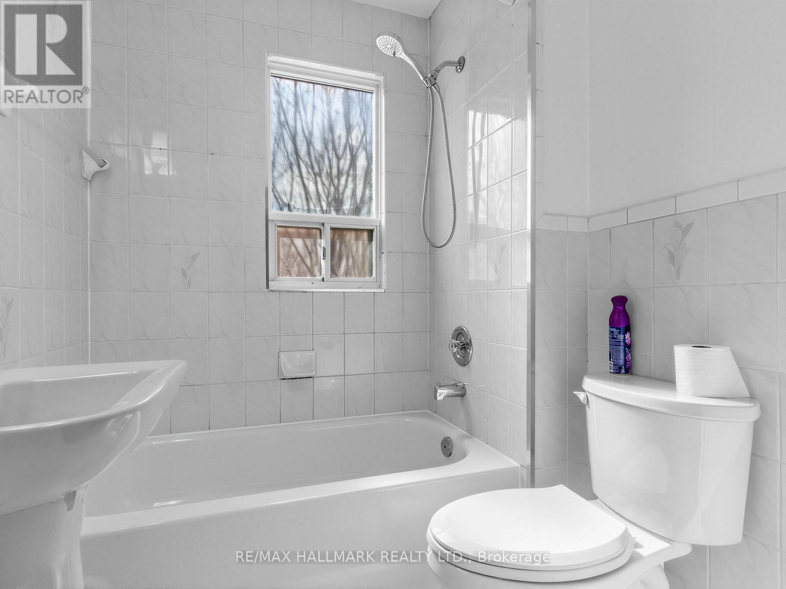 84 St Hubert Avenue, Toronto, Ontario  M4J 3Z5 - Photo 11 - E12873224