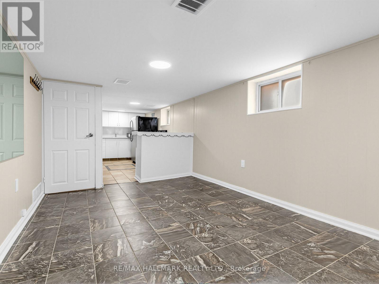 84 St Hubert Avenue, Toronto, Ontario  M4J 3Z5 - Photo 12 - E12873224