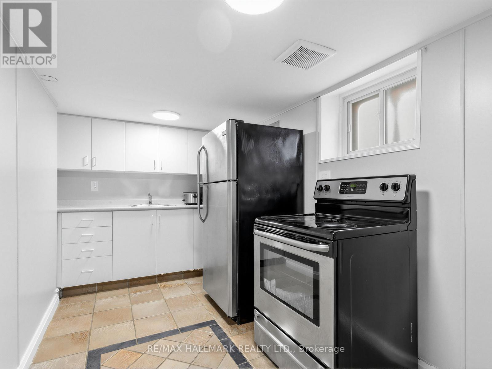 84 St Hubert Avenue, Toronto, Ontario  M4J 3Z5 - Photo 14 - E12873224