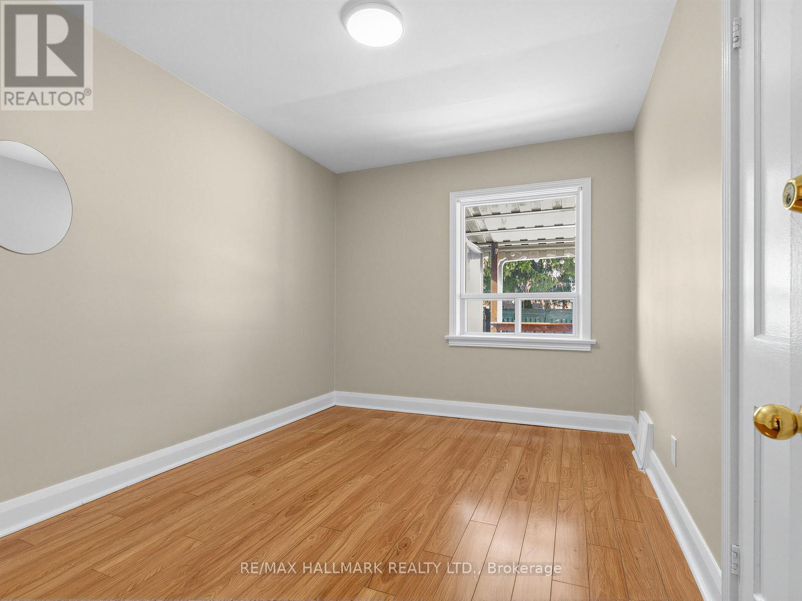 84 St Hubert Avenue, Toronto, Ontario  M4J 3Z5 - Photo 7 - E12873224