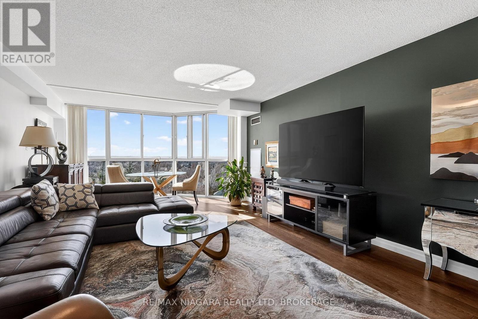 802 - 162 Martindale Road, St. Catharines, Ontario  L2S 3S4 - Photo 1 - X12873076