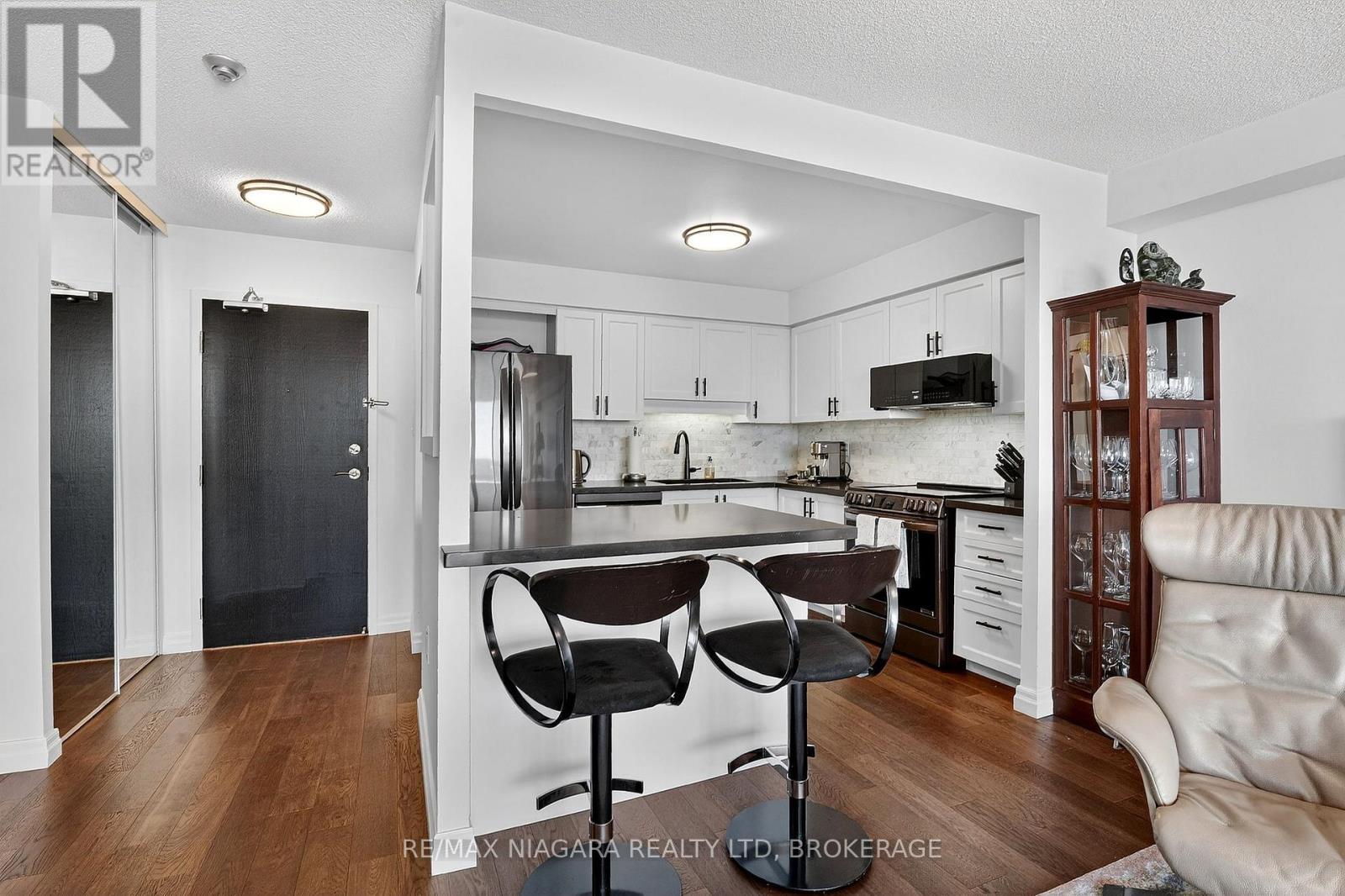 802 - 162 Martindale Road, St. Catharines, Ontario  L2S 3S4 - Photo 10 - X12873076