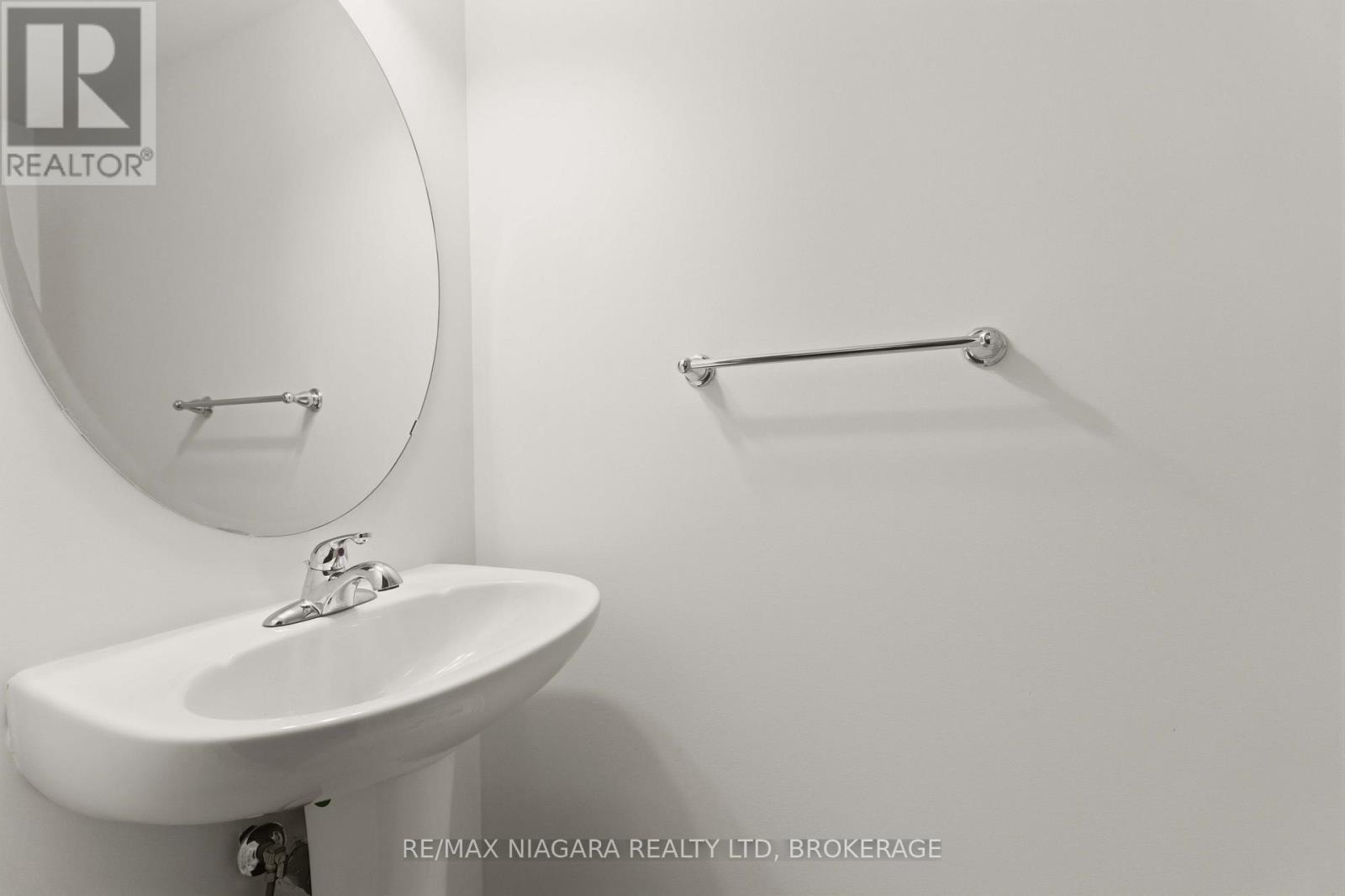 48 Juneberry Road, Thorold, Ontario  L2V 5G5 - Photo 10 - X12873150