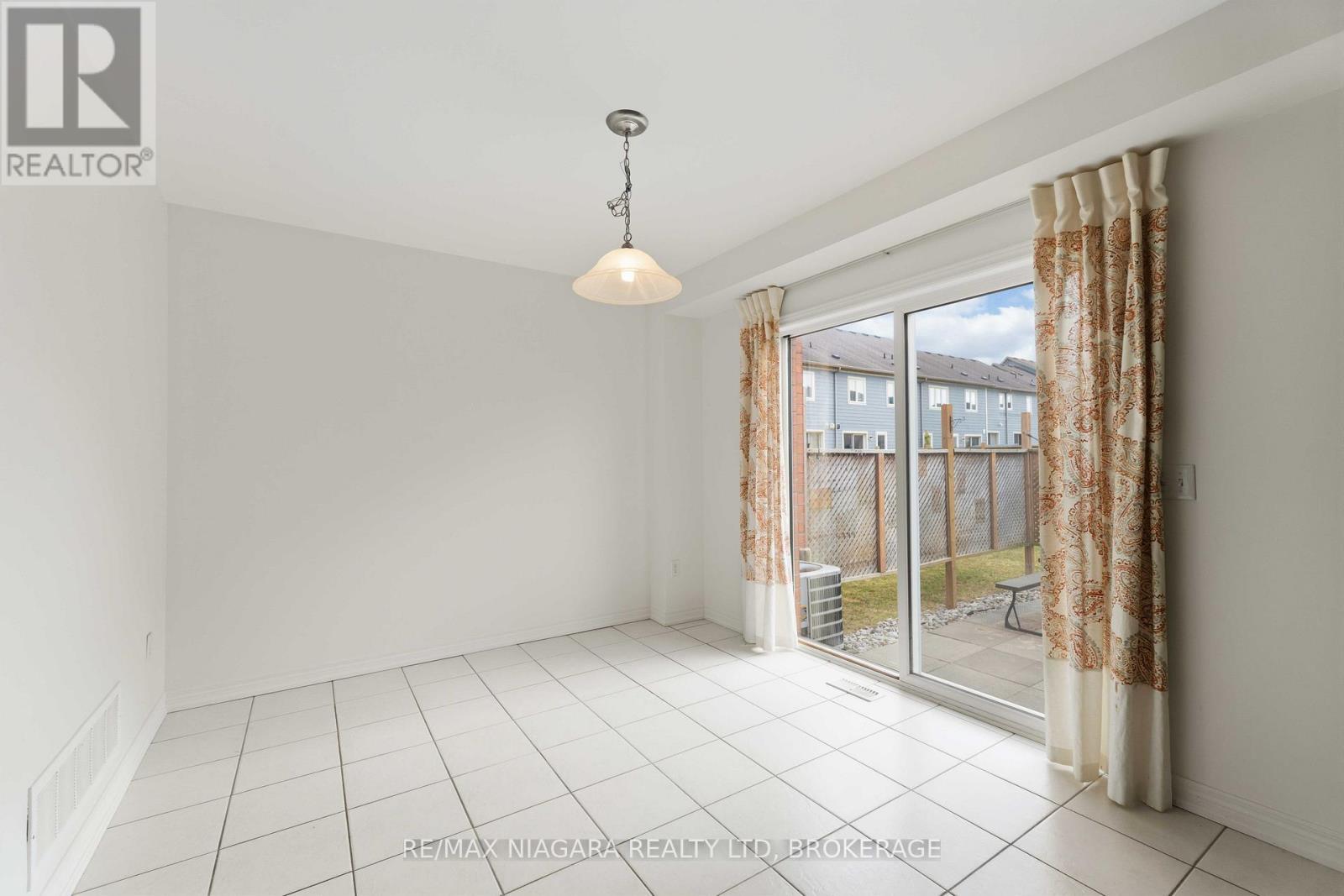 48 Juneberry Road, Thorold, Ontario  L2V 5G5 - Photo 6 - X12873150