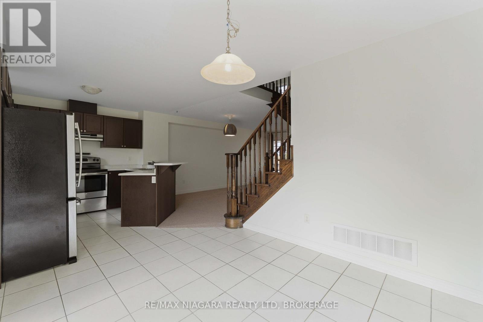 48 Juneberry Road, Thorold, Ontario  L2V 5G5 - Photo 8 - X12873150