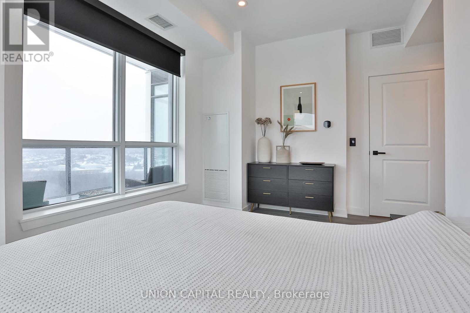 1002 - 30 Upper Mall Way, Vaughan, Ontario  L4J 0L7 - Photo 11 - N12873090