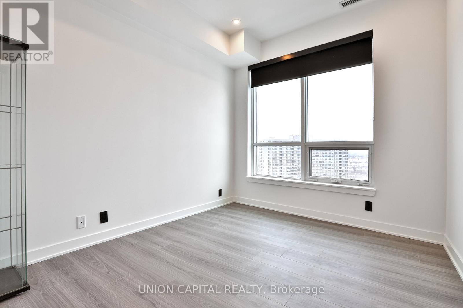 1002 - 30 Upper Mall Way, Vaughan, Ontario  L4J 0L7 - Photo 14 - N12873090